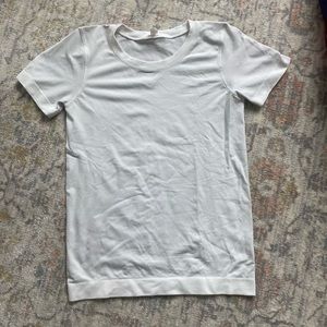 Lululemon - swiftly relaxed short sleeve